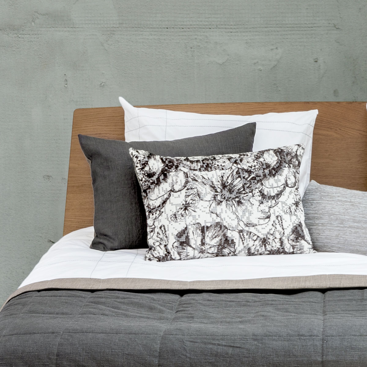 Mrs.Me Sierkussen Cosmos Linnen Ebony 45 x 60 cm