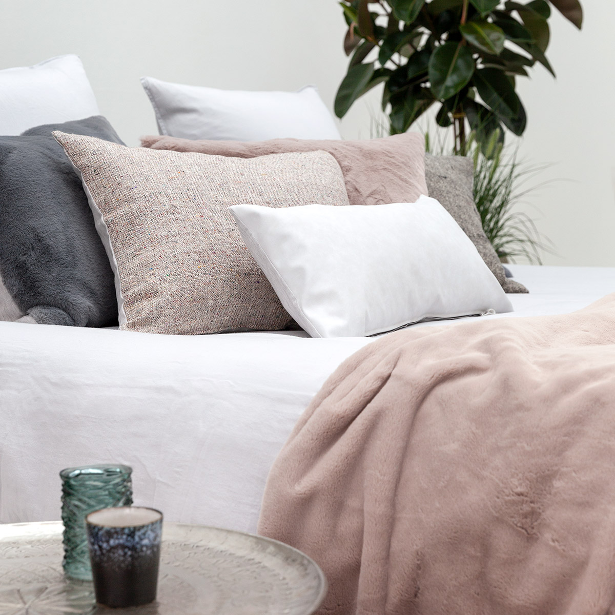 Mrs.Me Sierkussen Pure Kunstleer Chalk White 45 x 60 cm