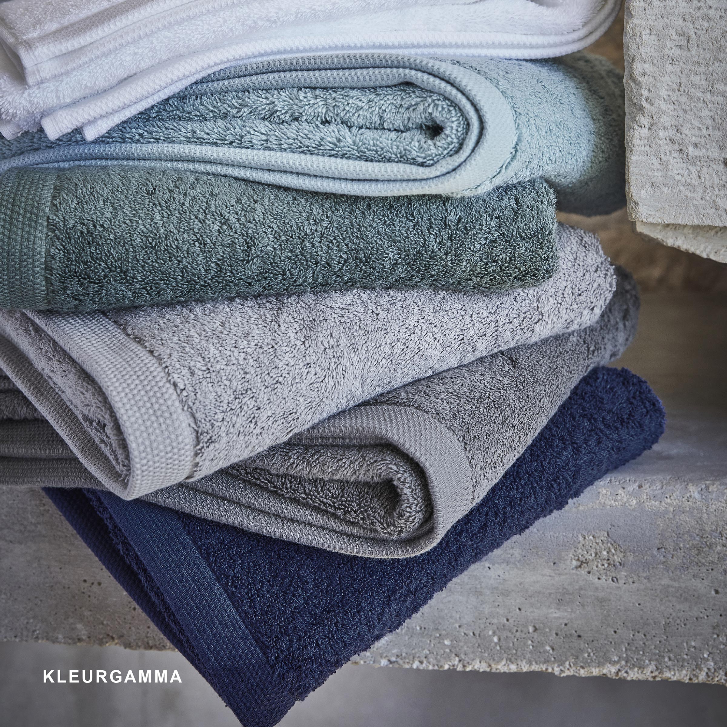 Alexandre Turpault Handdoek Essentiel Organic Katoen 650 gr/m2 Minuit 60 x 100 cm