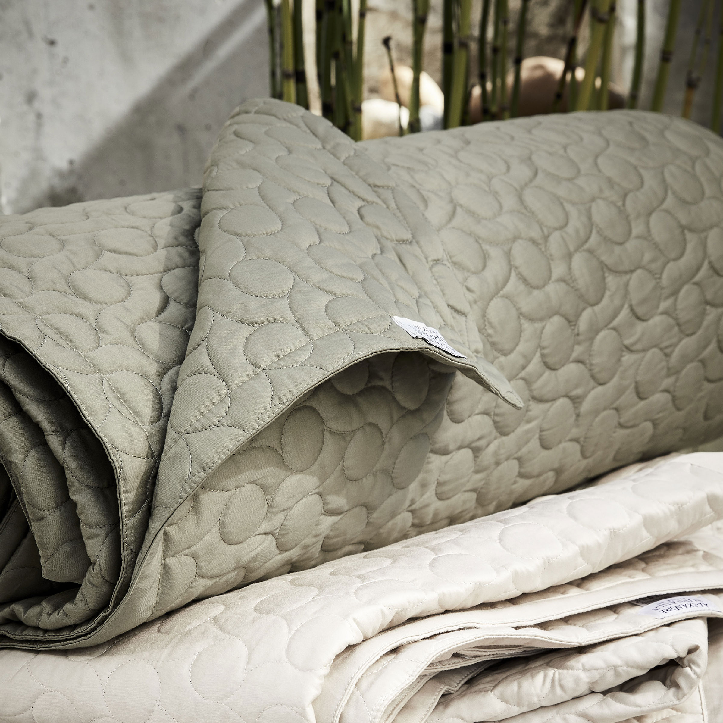 Alexandre Turpault Sprei Poesie Satijn Kaki 260 x 240 cm