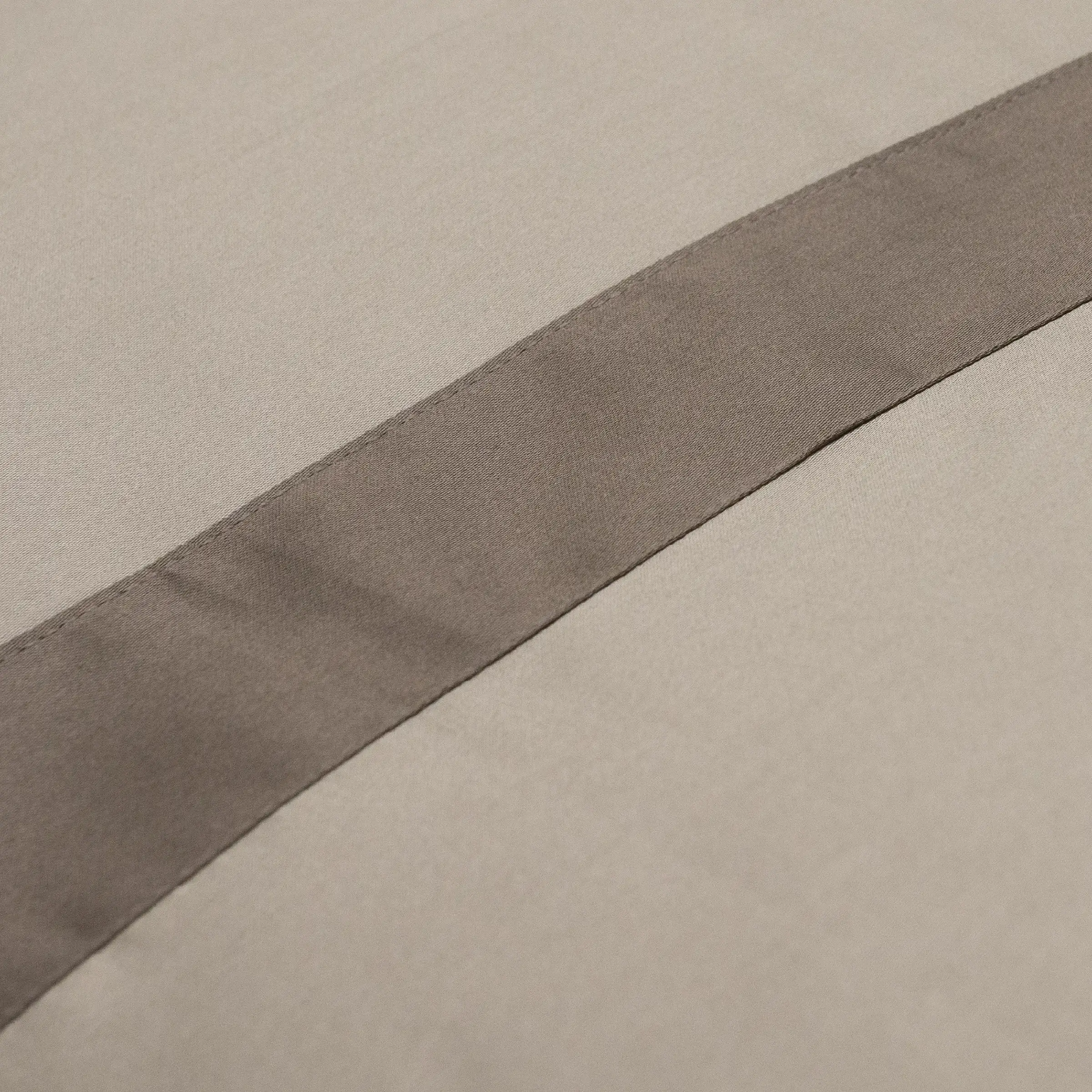 Dommelin Dekbedovertrekset Listra Satijn 300TC Olijf - Leem