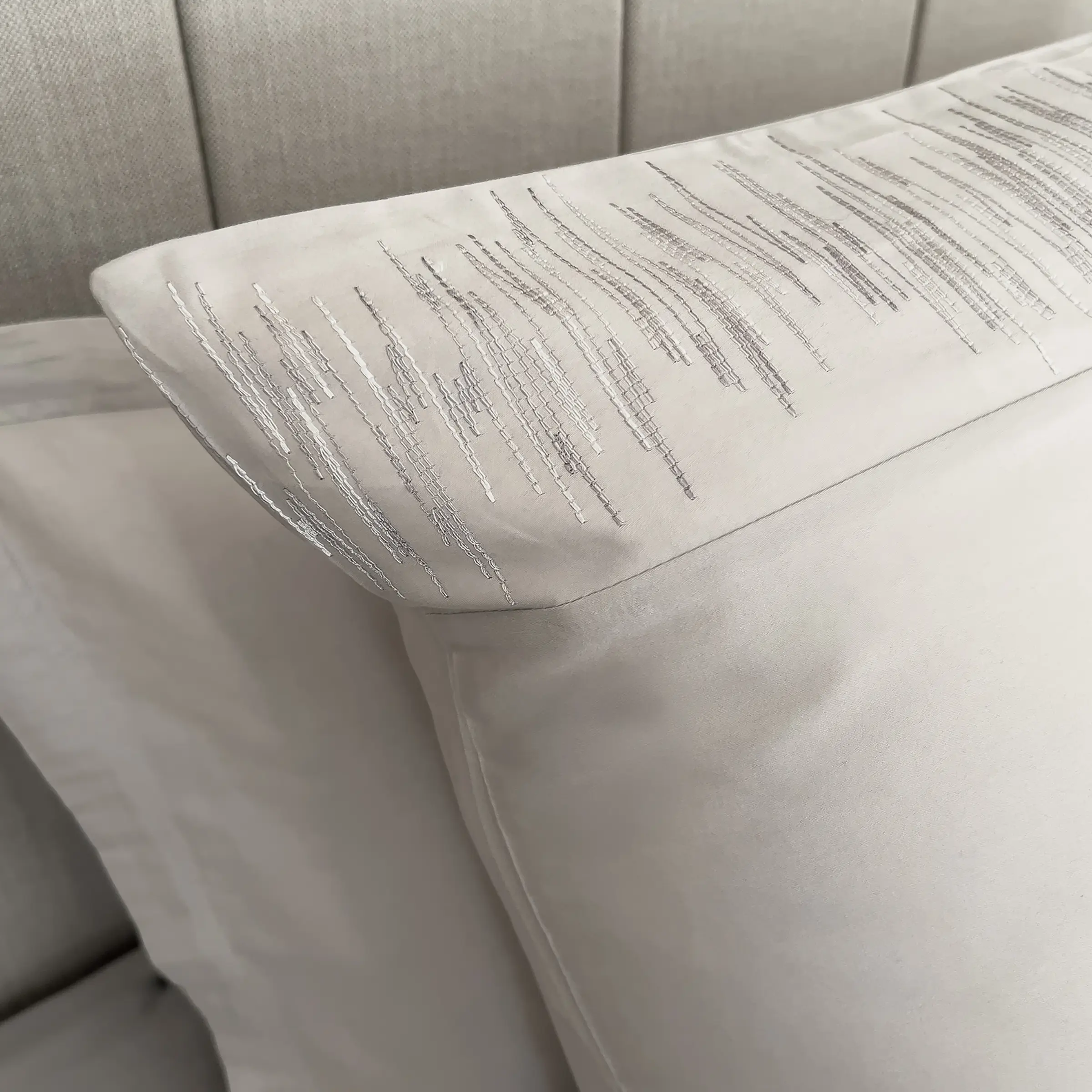 Mrs.Me Dekbedovertrekset Code Satijn 300TC Beige