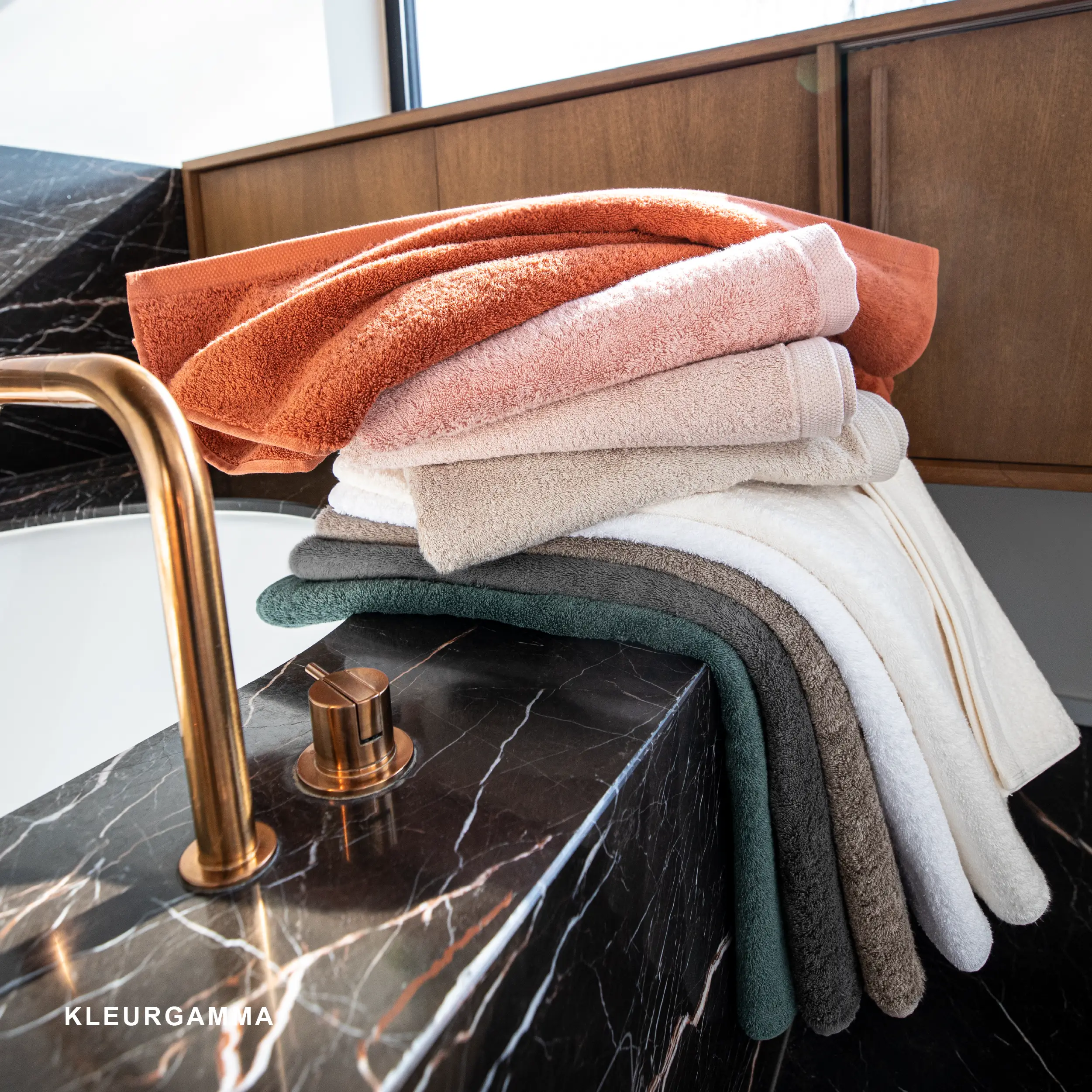 Alexandre Turpault Douchelaken Essentiel Organic Katoen 650 gr/m2 Golden Clay 70 x 140 cm