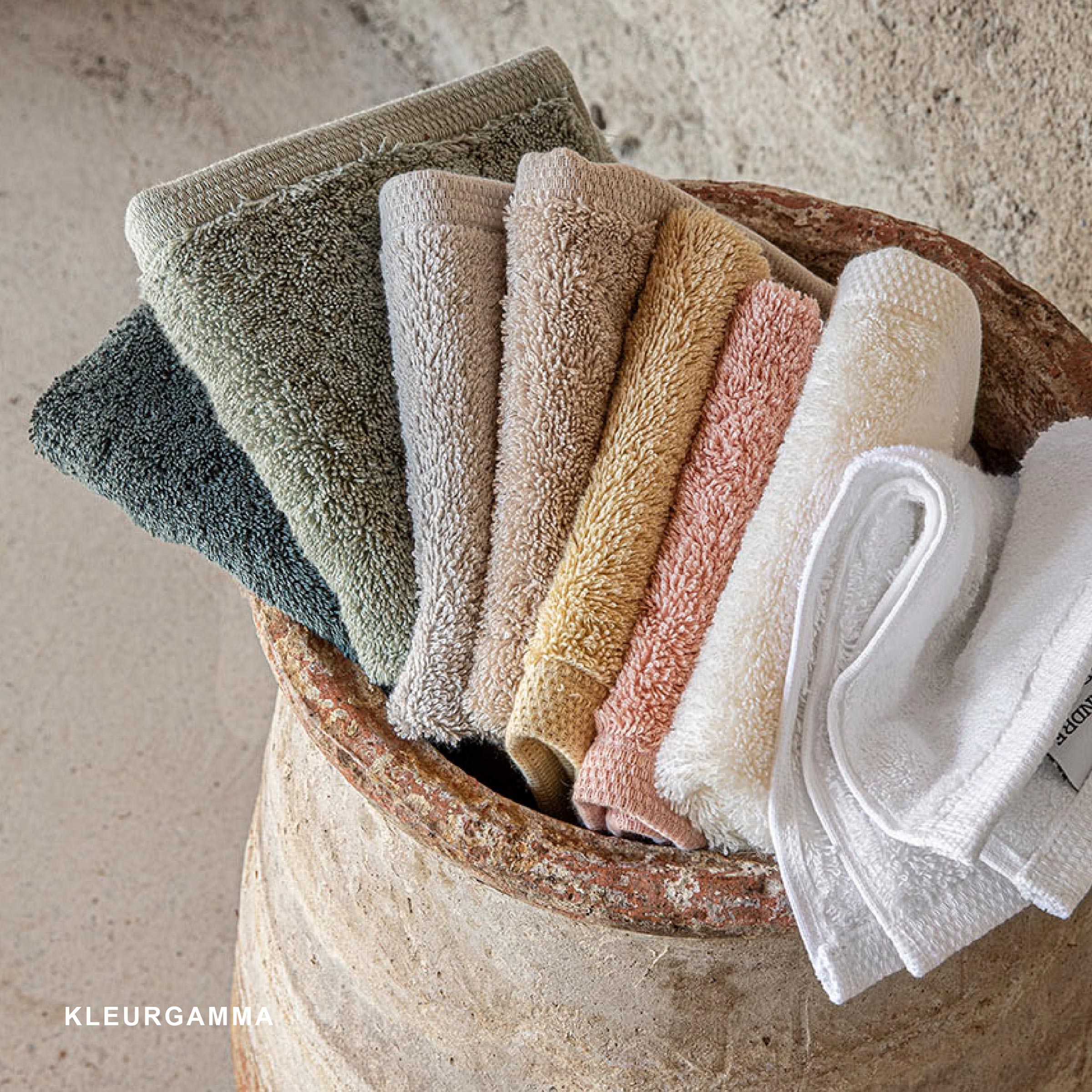 Alexandre Turpault Douchelaken Essentiel Organic Katoen 650 gr/m2 Eucalyptus 70 x 140 cm