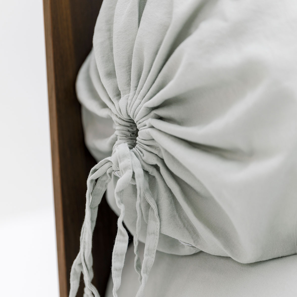 Mrs.Me Rolsloop Stilo Stonewashed Satijn 300TC Light Grey 25 x 90 cm