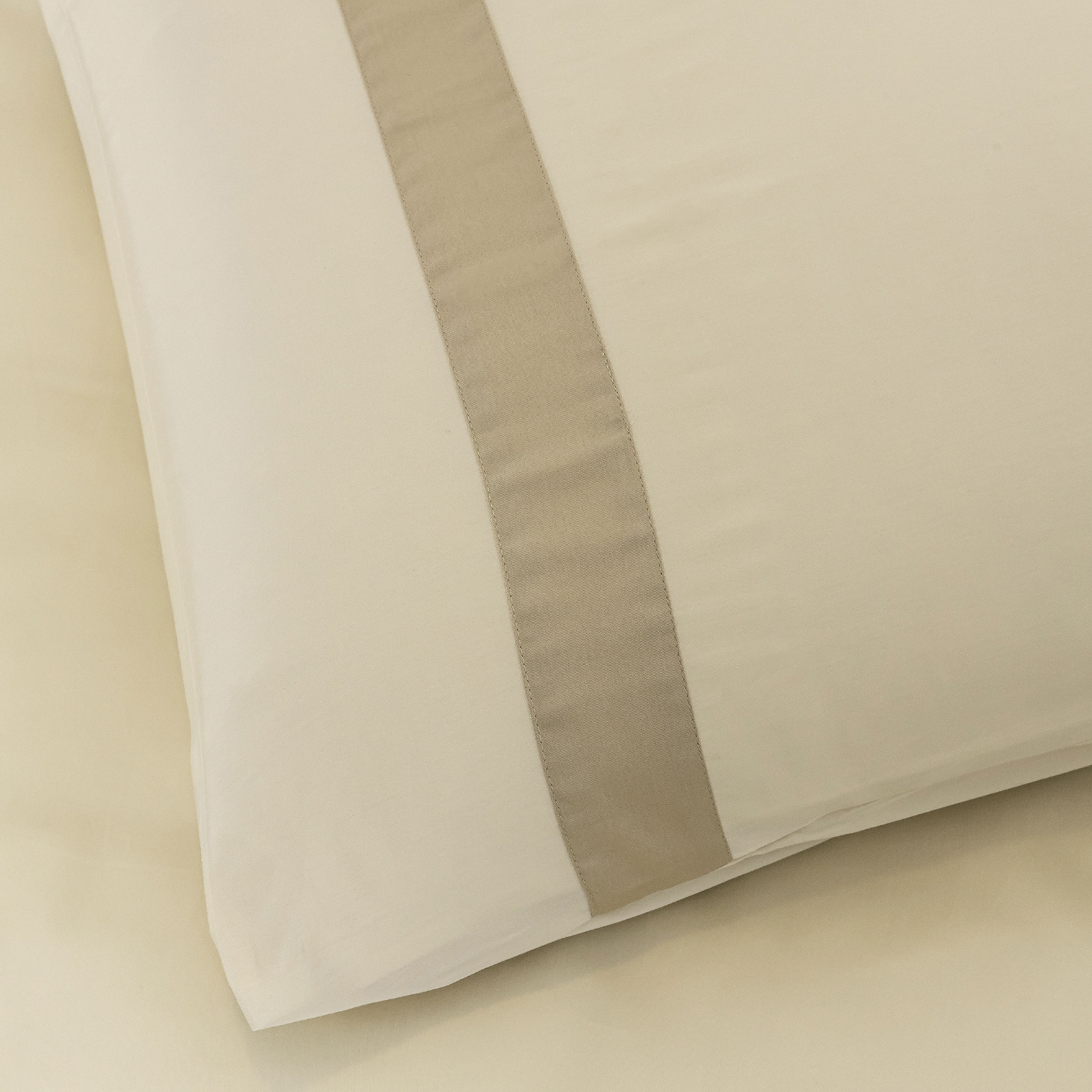 Dommelin Kussensloop Listra Satijn 300TC Beige - Kaki 60 x 70 cm