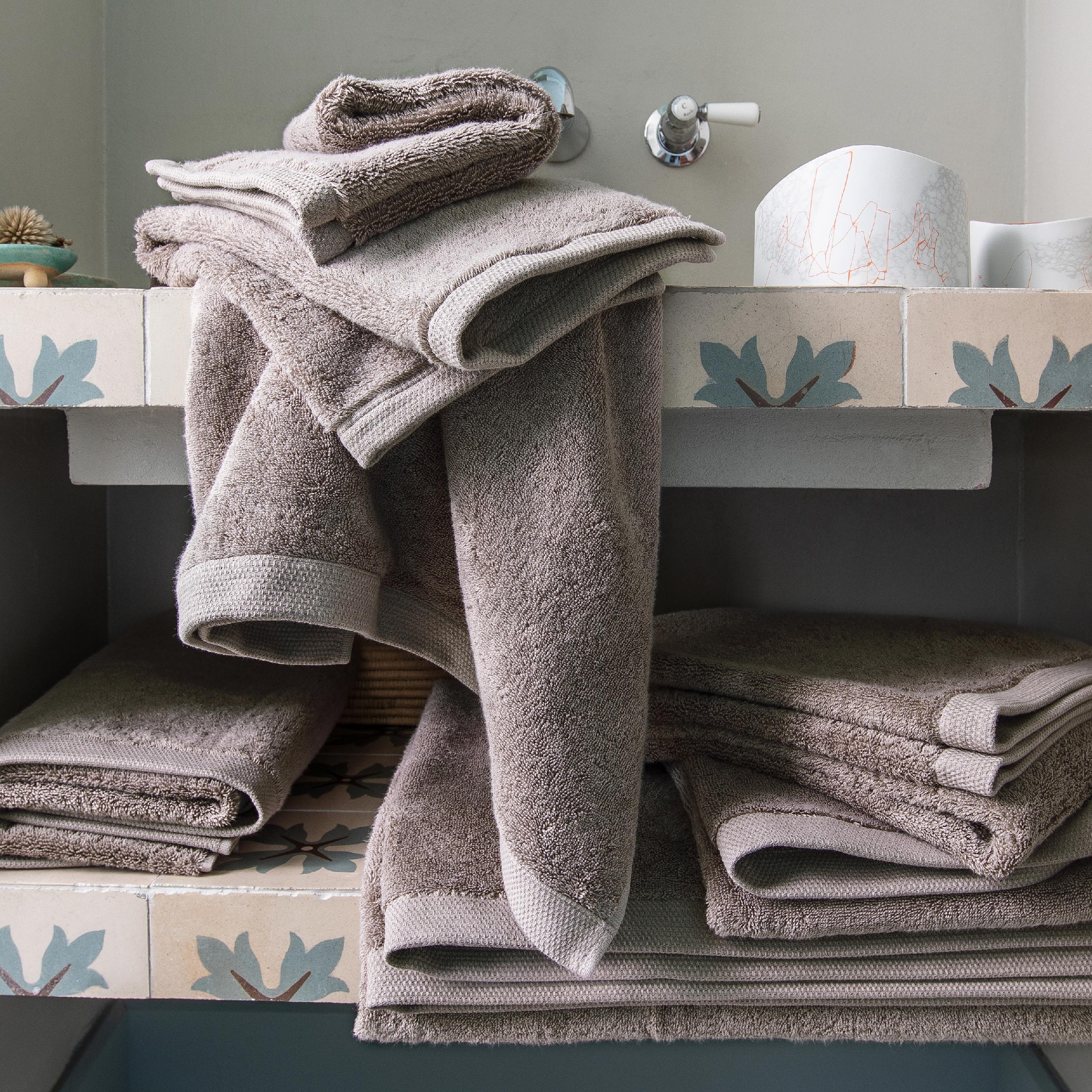 Alexandre Turpault Gastendoekje Essentiel Organic Katoen 650 gr/m2 Ombre 40 x 60 cm