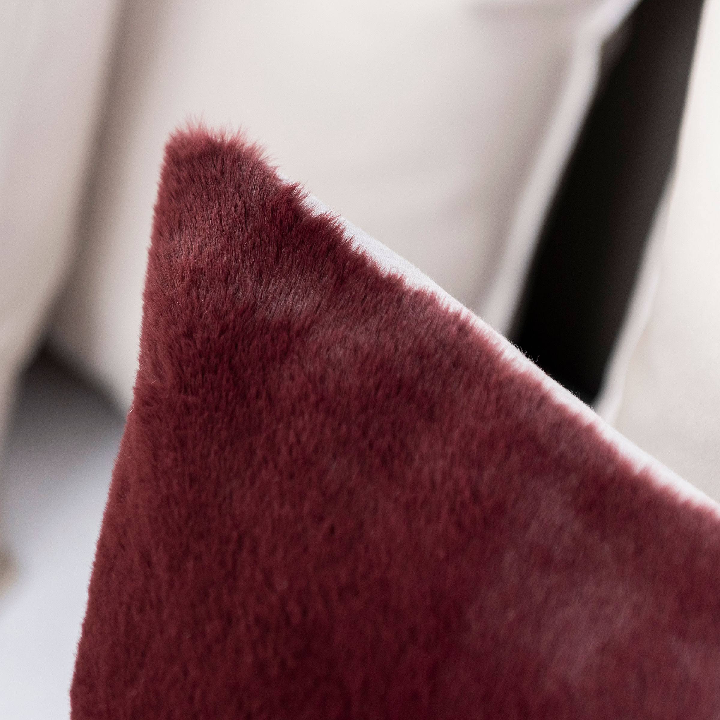 Mrs.Me Sierkussen Caprice Imitatiebont Ruby