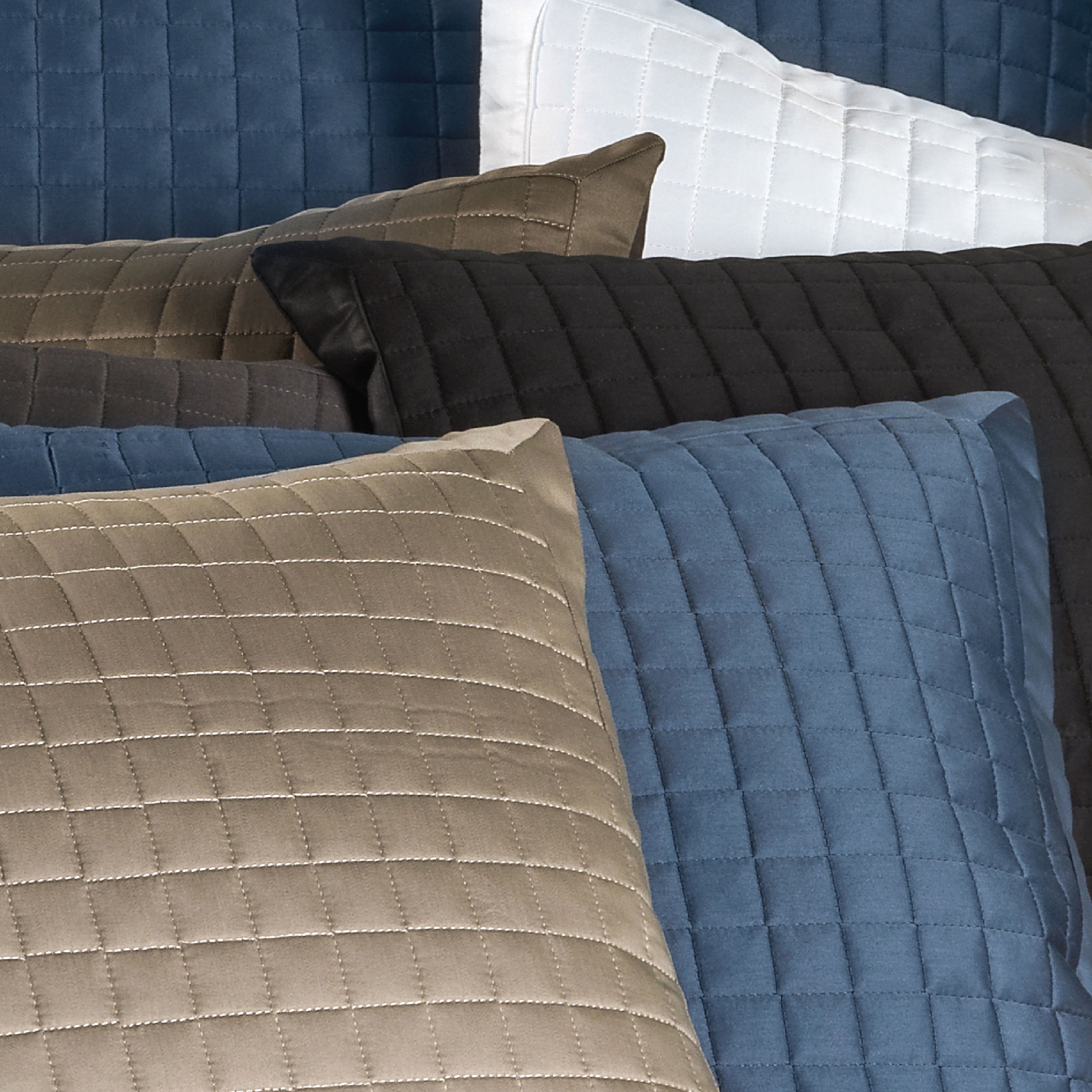 Dommelin Sierkussenhoes Chicago Satijn 300TC Zwart