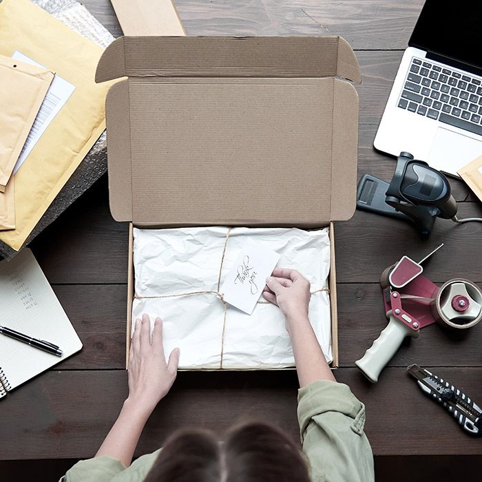 Verzending, pakketje ontvangen